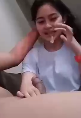 Dipasangin Kondom Sama Pacar Cantik